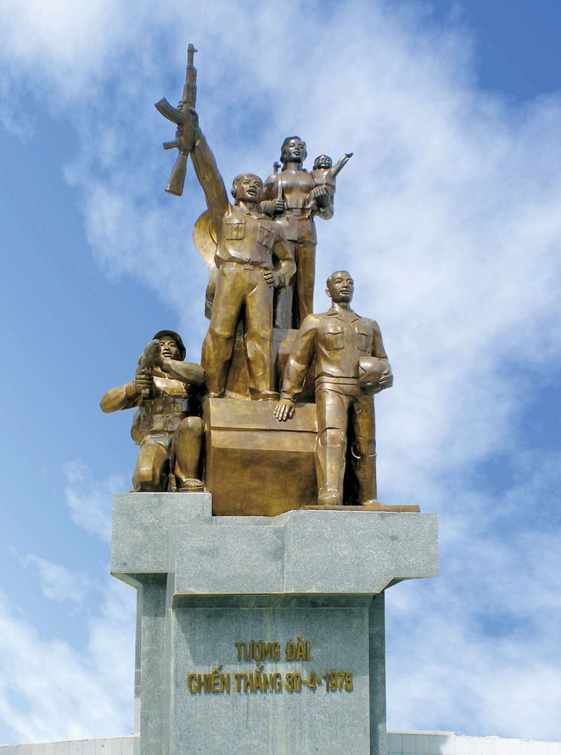 Tượng đài Chiến thắng 30-4-1975 – TP. Hồ Chí Minh